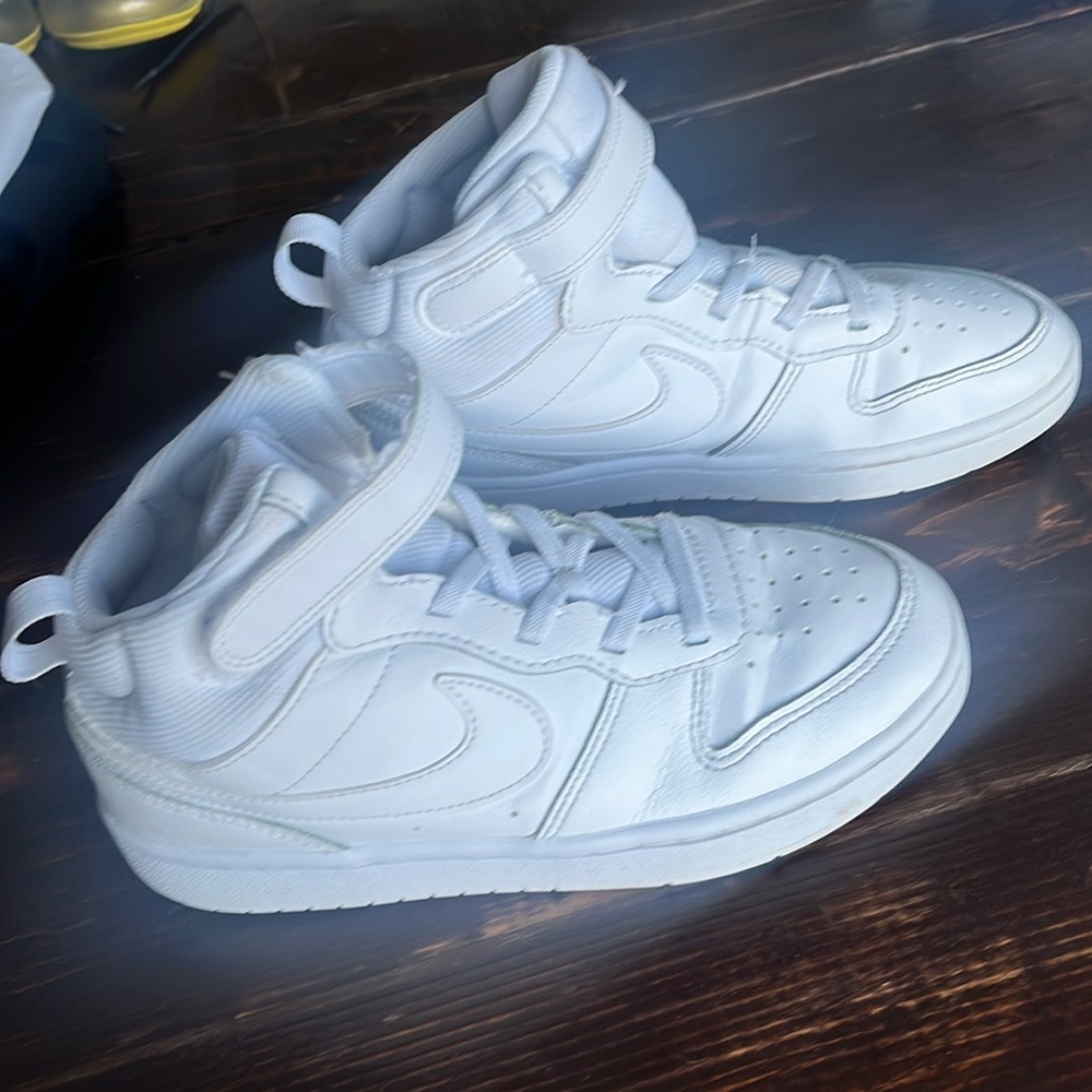 Nike Court Borough Mid 2
Little Kids' Shoes - 3Y